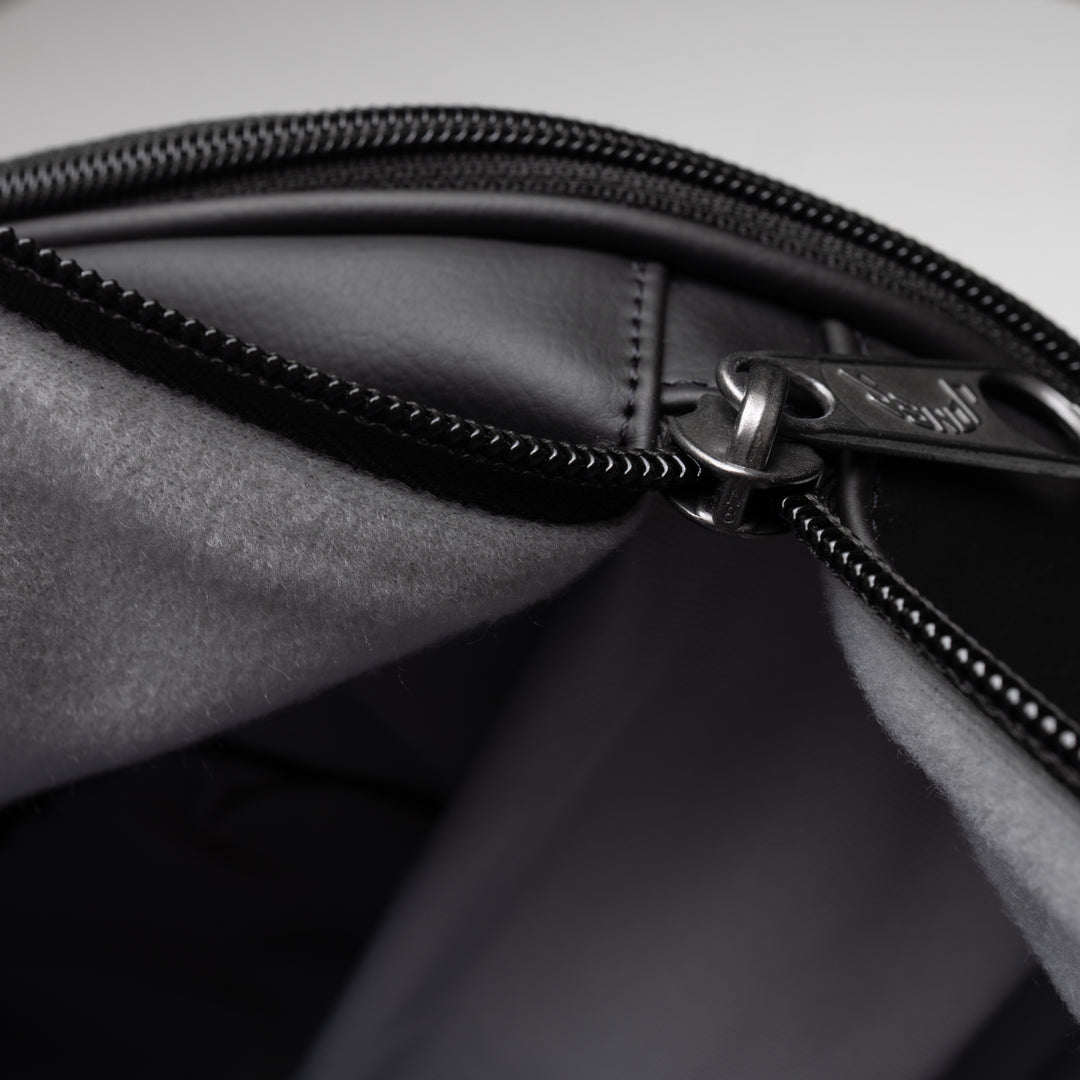 Clubhouse Duffle - Onyx – Jones Golf Bags